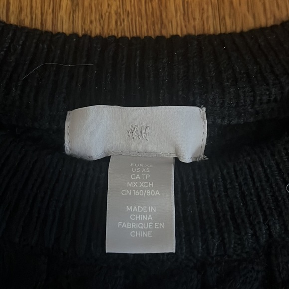 H&M Woman’s Black Sweater Size XS - Picture 2 of 3